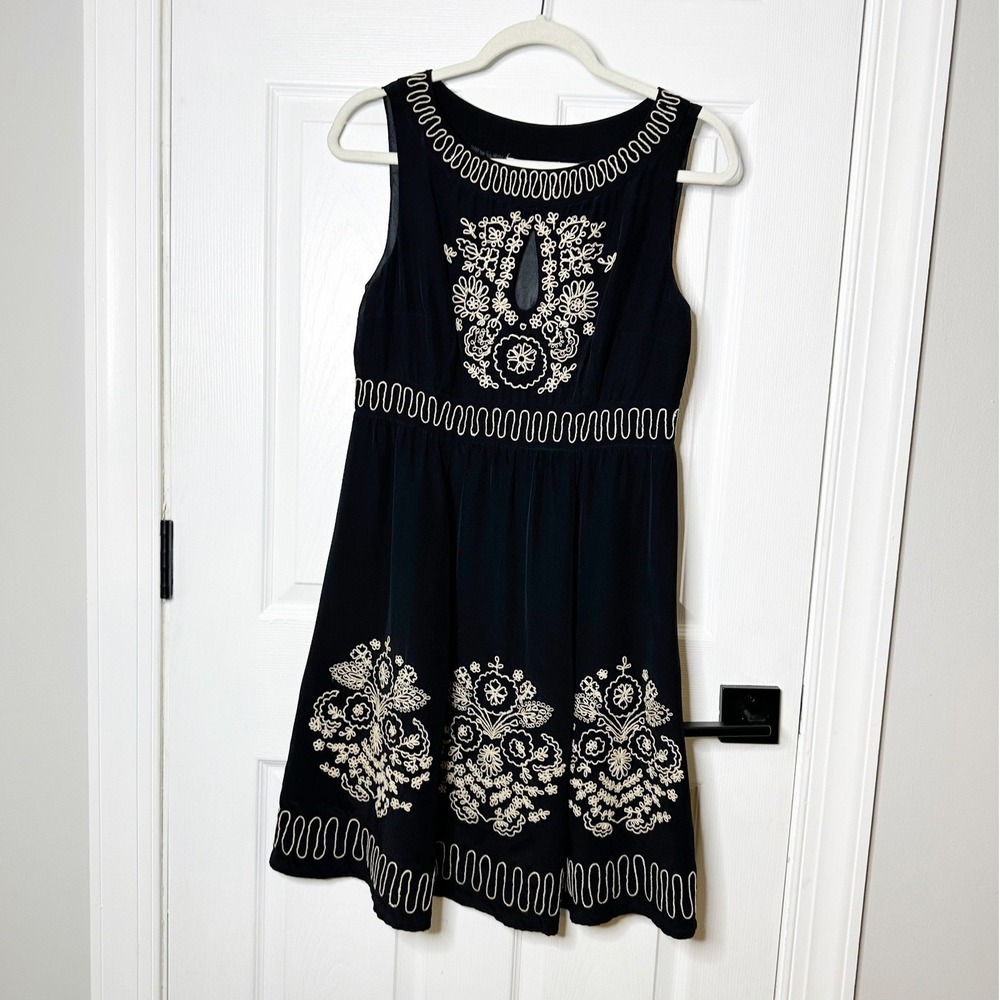 Nanette Lepore 100% Silk Embroidered Dress Womens 8 Black Floral Keyhole